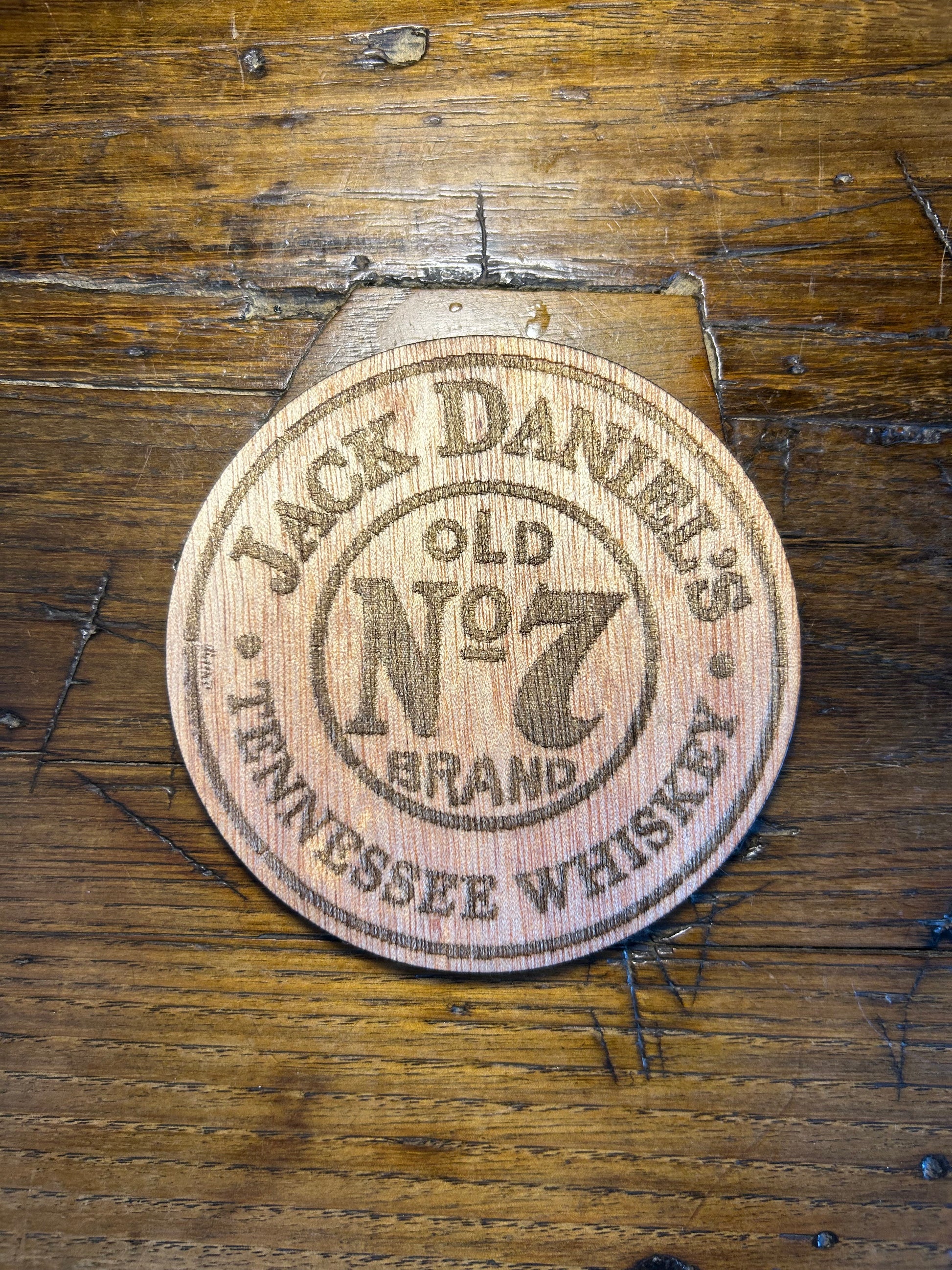 Lot 2 dessous de verre bois gravés Jack Daniel's – BANCO-STORE