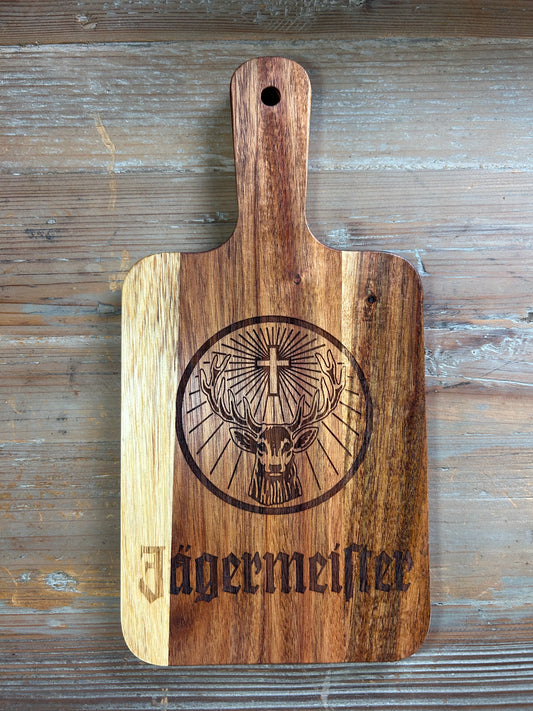 Planche à saucisson bois gravée Jägermeister vue de face – BANCO