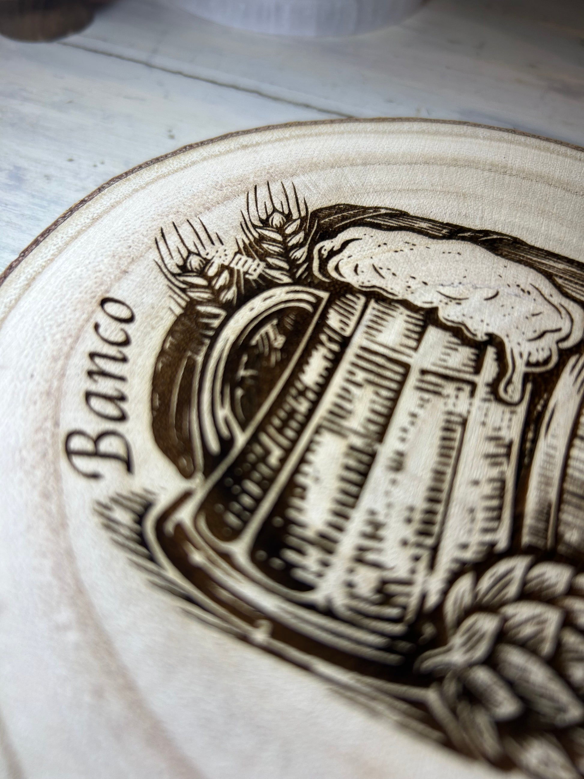 Bûche bois gravée Jägermeister – décoration bar artisanale