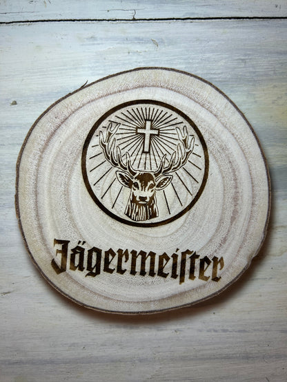 Détail gravure laser bûche bois thème alcool – BANCO-STORE