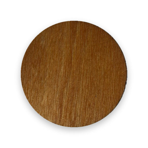 Dessous de verre en bois personnalisé sur fond blanc